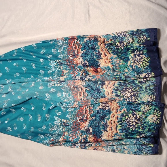 Medium Robe - Picture 2 of 2